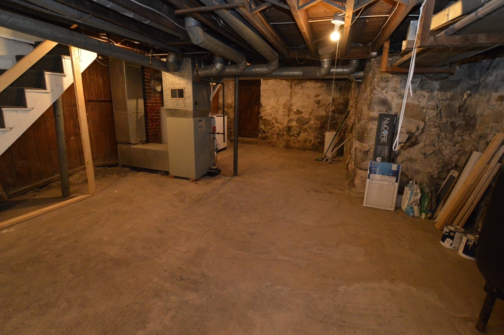 3 bed, 1 bath apartment for rent at 11 Woodland Ave Unit A, Beverly — photo 15 of 17