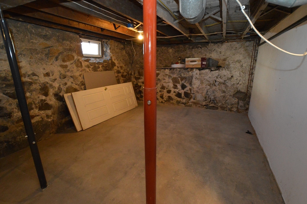 3 bed, 1 bath apartment for rent at 11 Woodland Ave Unit A, Beverly — photo 14 of 17