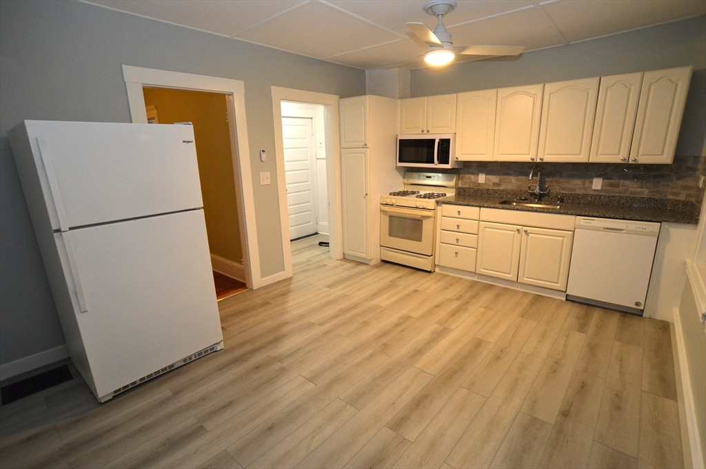 3 bed, 1 bath apartment for rent at 11 Woodland Ave Unit A, Beverly — photo 5 of 17