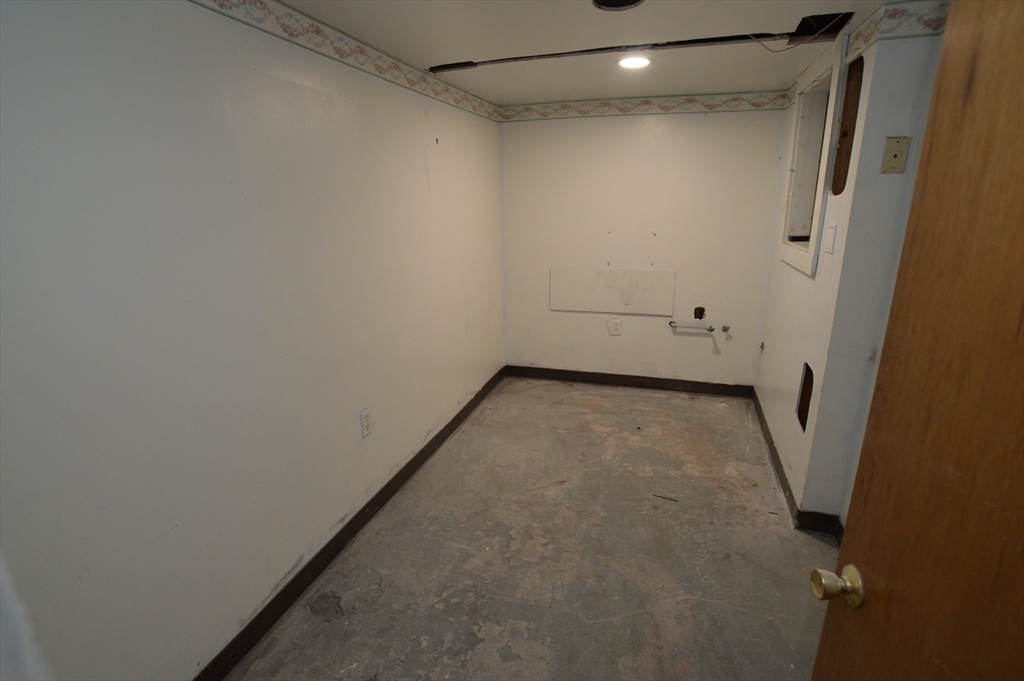 3 bed, 1 bath apartment for rent at 11 Woodland Ave Unit A, Beverly — photo 16 of 17