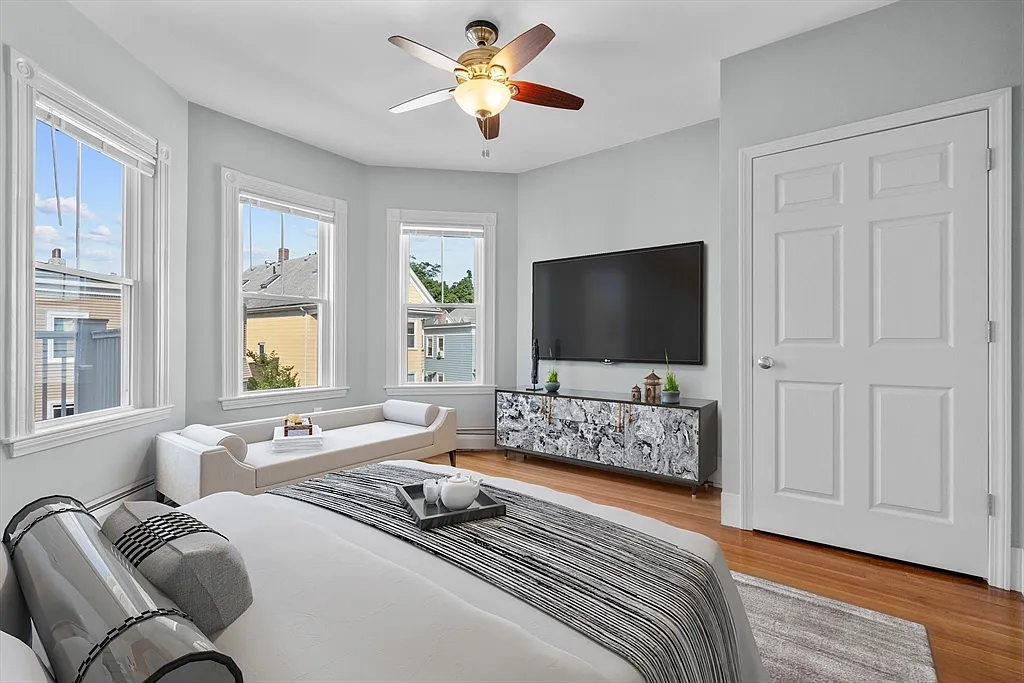 3 bed, 1.5 bath apartment for rent at 11 Woodlawn St Unit 1, Jamaica Plain — photo 7 of 11