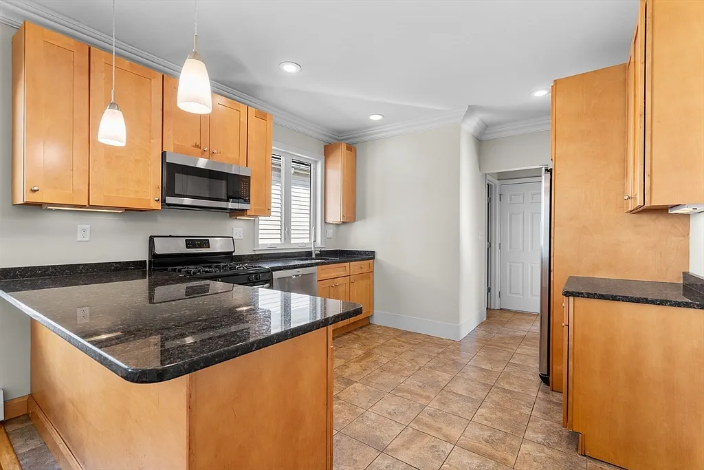 4 bed, 1.5 bath apartment for rent at 11 Woodlawn St Unit 2, Jamaica Plain — photo 1 of 15
