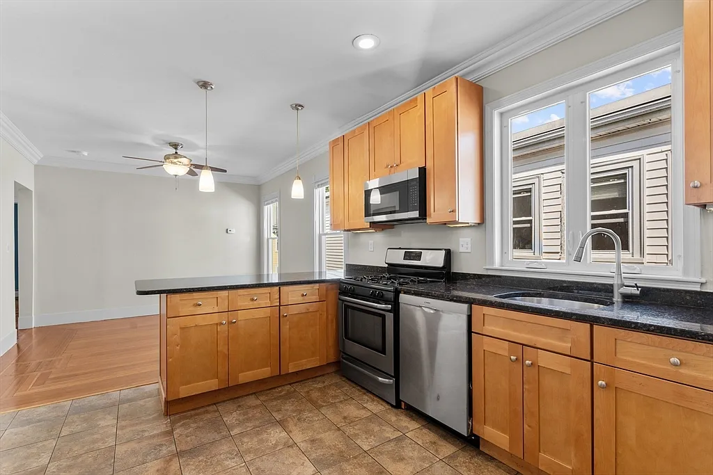 4 bed, 1.5 bath apartment for rent at 11 Woodlawn St Unit 2, Jamaica Plain — photo 3 of 15