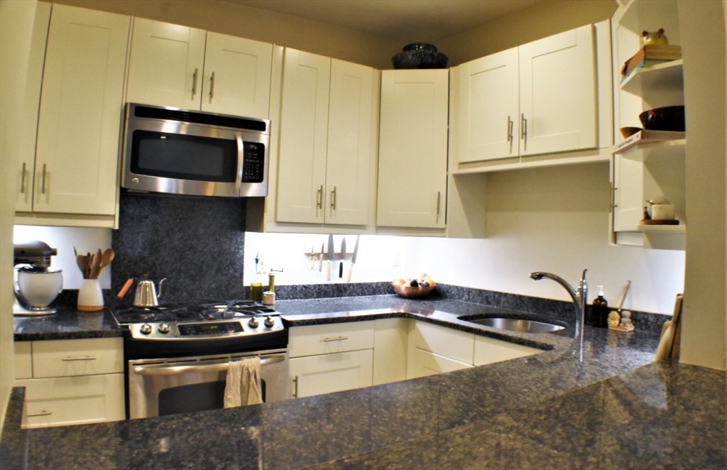 3 bed, 1 bath apartment for rent at 11 Worcester St Unit 1, Boston — photo 5 of 18