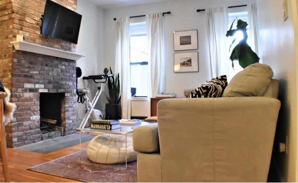 3 bed, 1 bath apartment for rent at 11 Worcester St Unit 1, Boston