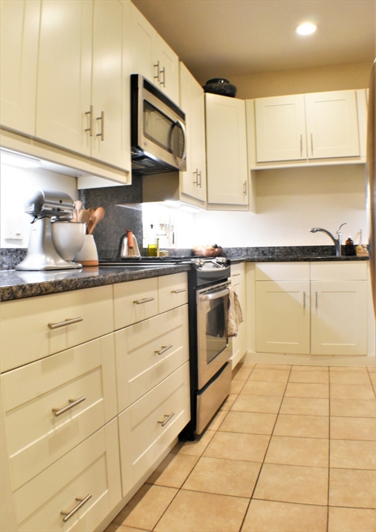3 bed, 1 bath apartment for rent at 11 Worcester St Unit 1, Boston — photo 7 of 18