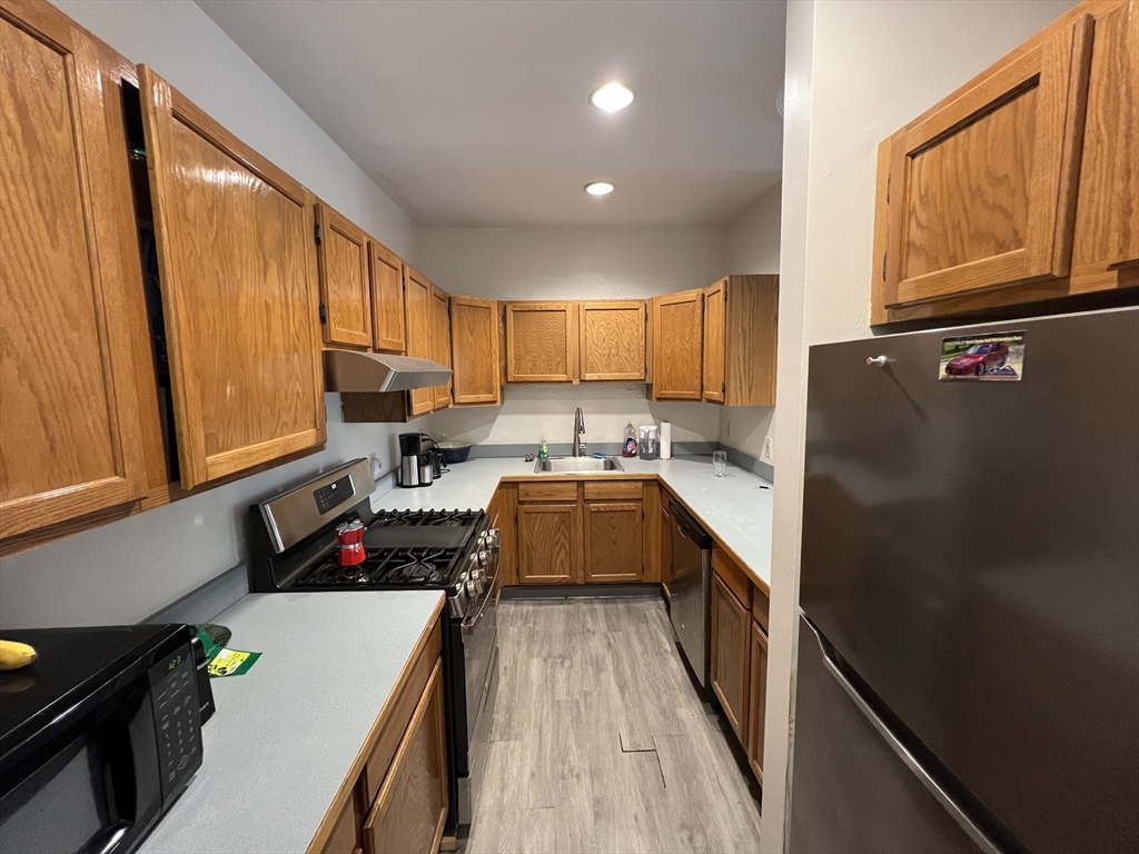 3 bed, 1 bath apartment for rent at 11 Worcester St Unit 2, South End — photo 3 of 23