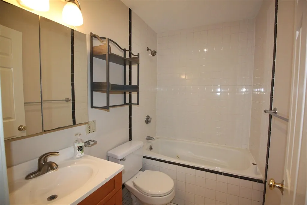 3 bed, 1 bath apartment for rent at 11 Worcester St Unit 2, South End — photo 17 of 23