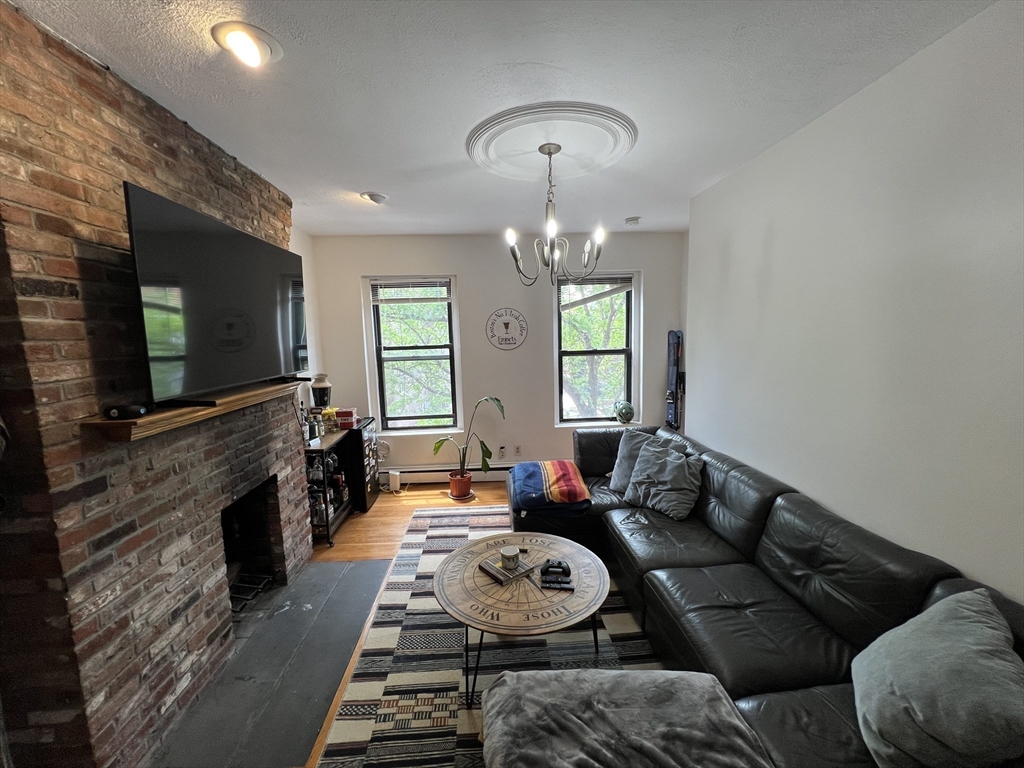 3 bed, 1 bath apartment for rent at 11 Worcester St Unit 2, South End — photo 2 of 23