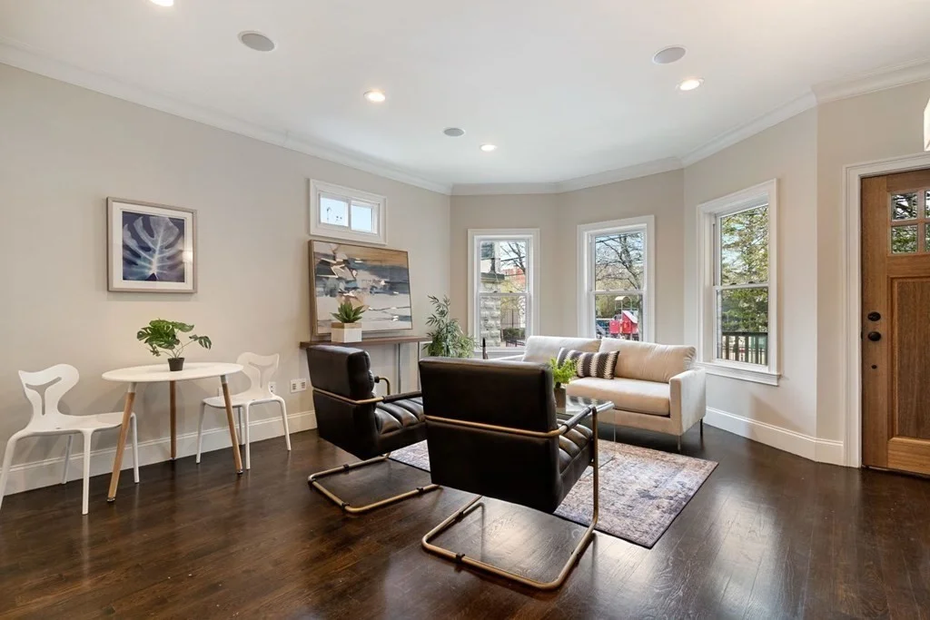 3 bed, 2 bath apartment for rent at 110 Albion St Unit 1, Spring Hill — photo 2 of 23