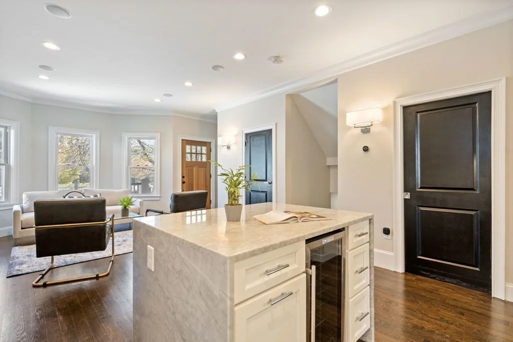 3 bed, 2 bath apartment for rent at 110 Albion St Unit 1, Spring Hill — photo 4 of 23