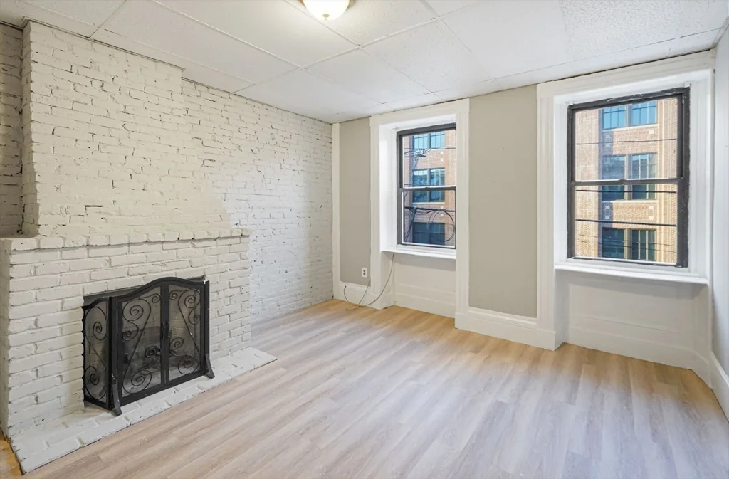 1 bed, 1 bath apartment for rent at 110 Appleton St Unit 2, Lowell — photo 6 of 12