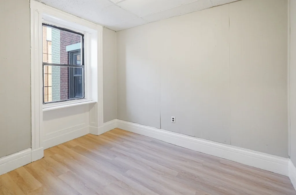 1 bed, 1 bath apartment for rent at 110 Appleton St Unit 2, Lowell — photo 11 of 12