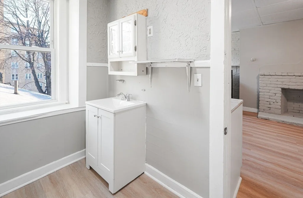 1 bed, 1 bath apartment for rent at 110 Appleton St Unit 2, Lowell — photo 8 of 12