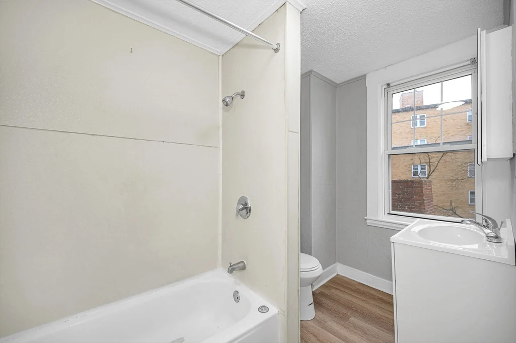 1 bed, 1 bath apartment for rent at 110 Appleton St Unit 3, Lowell — photo 6 of 11