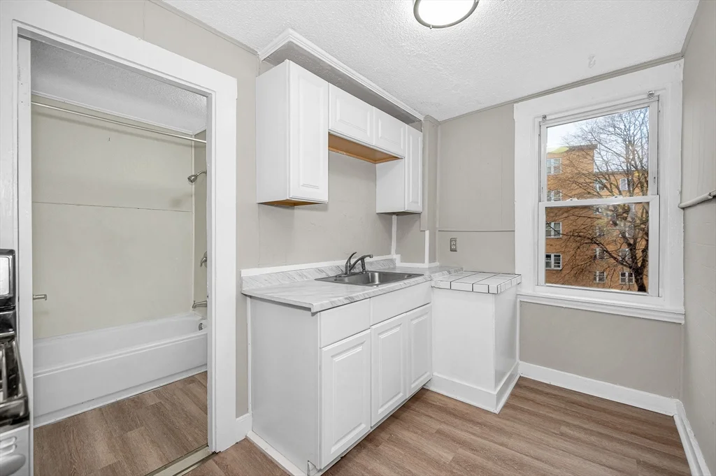1 bed, 1 bath apartment for rent at 110 Appleton St Unit 3, Lowell — photo 5 of 11