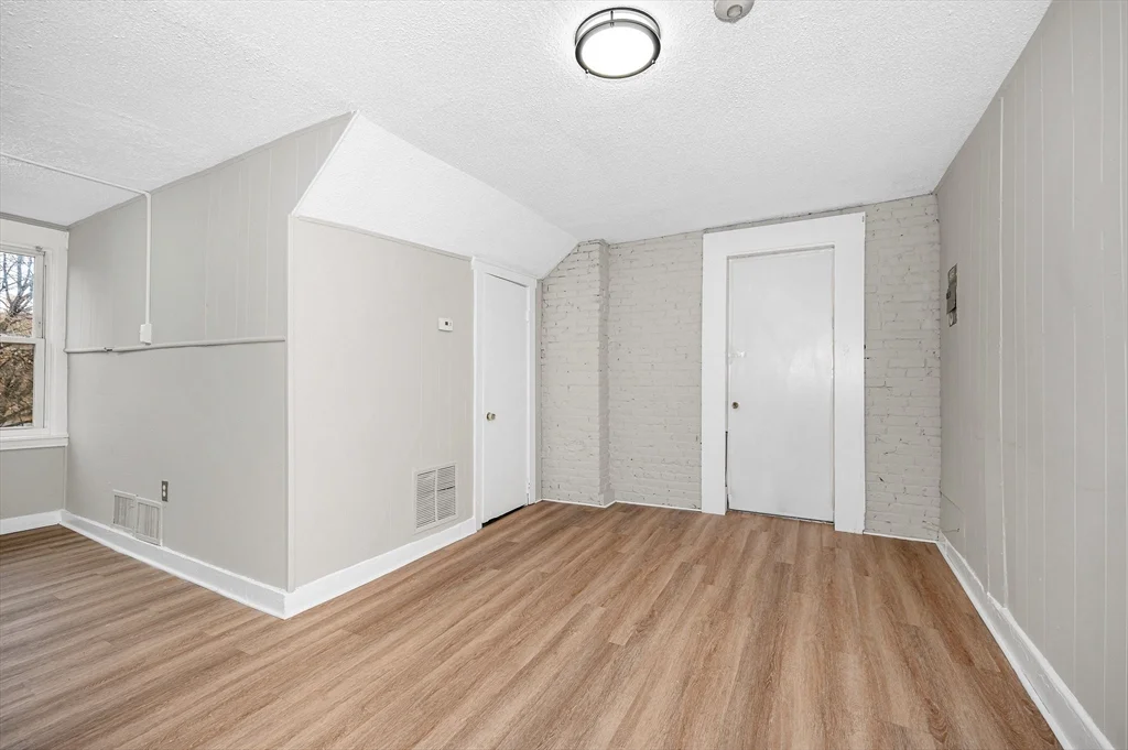1 bed, 1 bath apartment for rent at 110 Appleton St Unit 3, Lowell — photo 3 of 11
