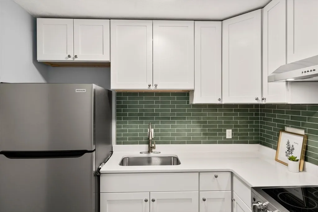 1 bed, 1 bath apartment for rent at 110 Boston Post Rd Unit 4, Marlborough — photo 6 of 13