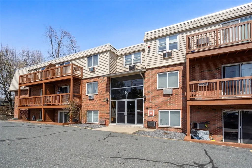 1 bed, 1 bath apartment for rent at 110 Boston Post Rd Unit 4, Marlborough — photo 1 of 13