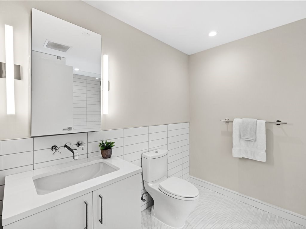 3 bed, 3 bath apartment for rent at 110 Broad St Unit 1101, Waterfront — photo 24 of 42