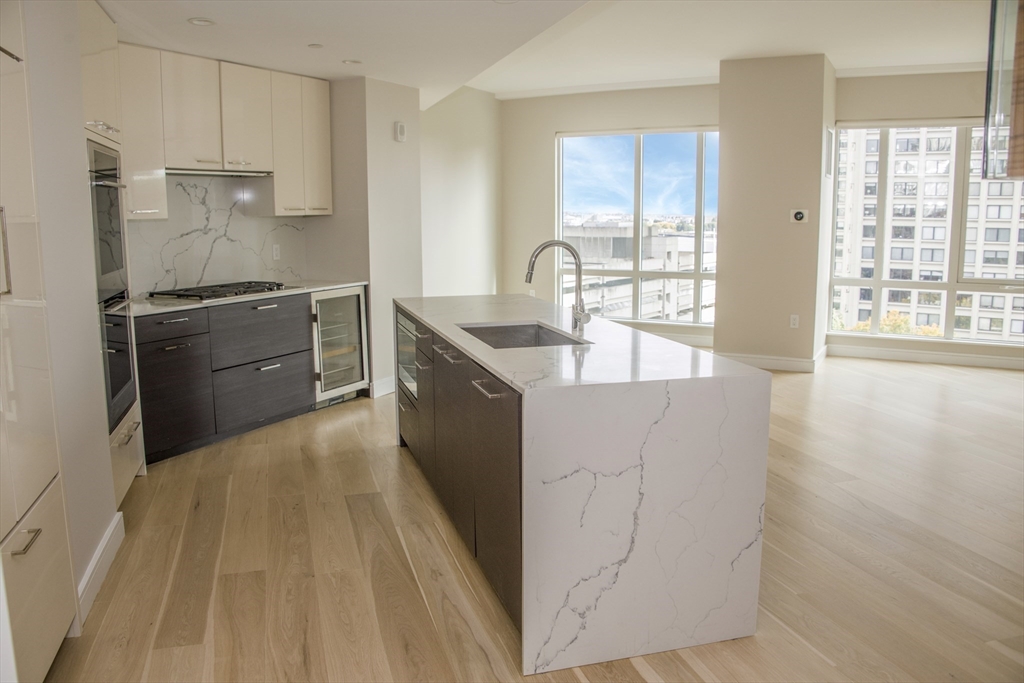 3 bed, 3 bath apartment for rent at 110 Broad St Unit 1102, Waterfront — photo 5 of 26