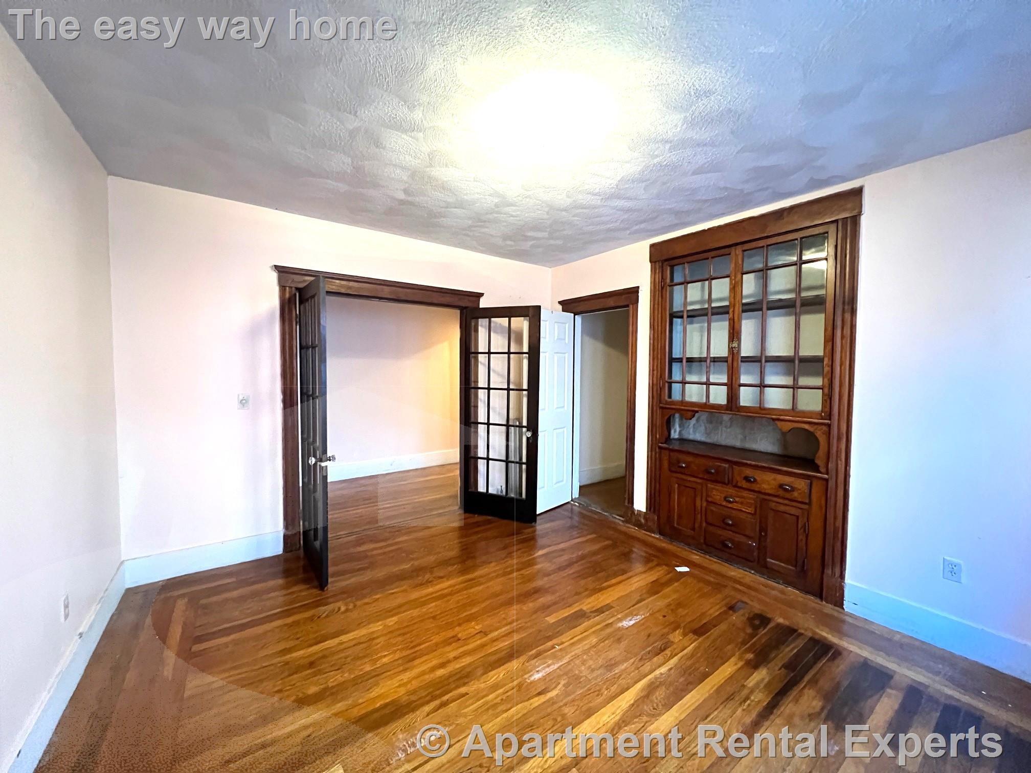 3 bed, 1 bath apartment for rent at 110 Central St Unit 1, Spring Hill — photo 5 of 11
