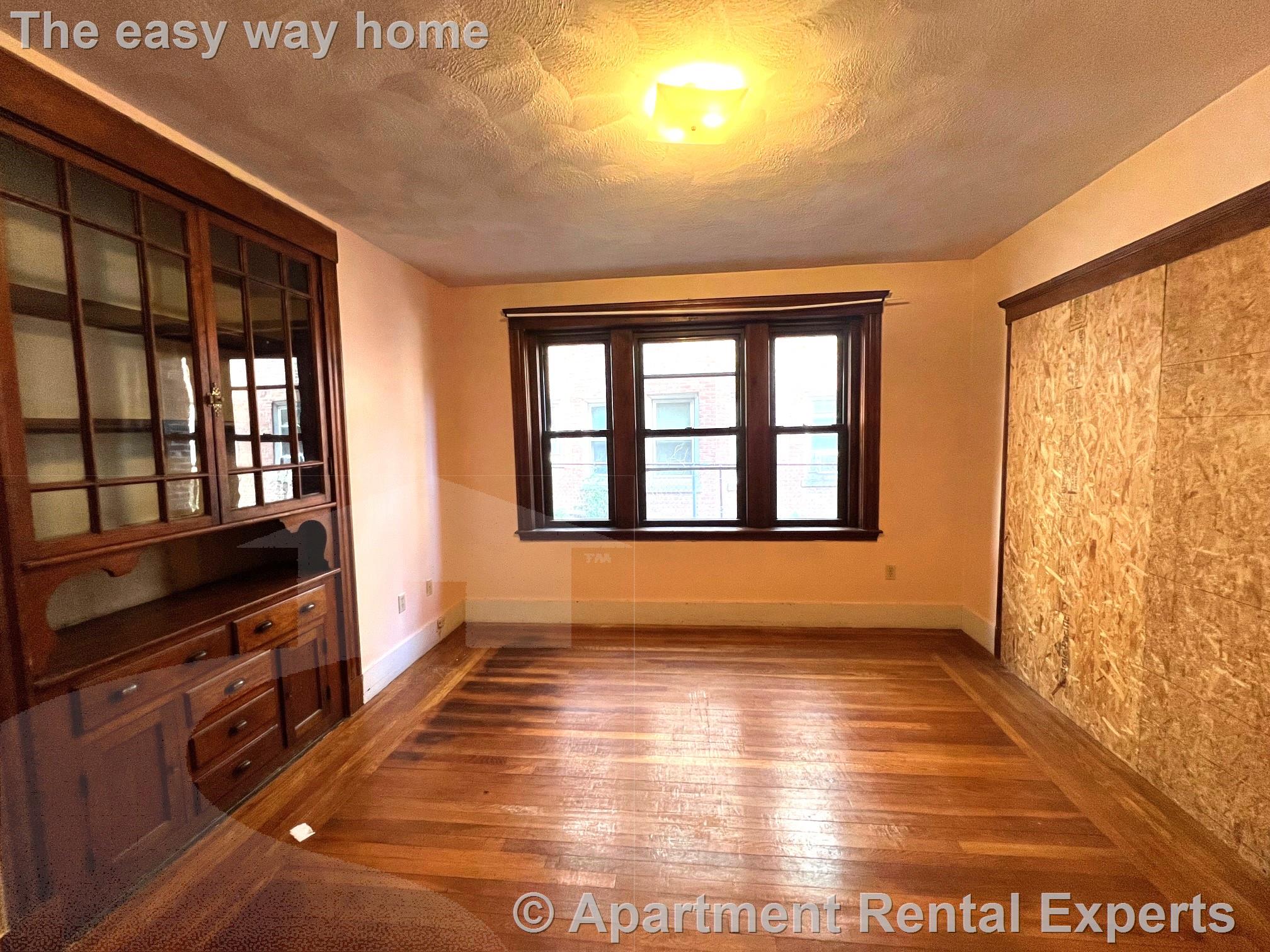 3 bed, 1 bath apartment for rent at 110 Central St Unit 1, Spring Hill — photo 4 of 11
