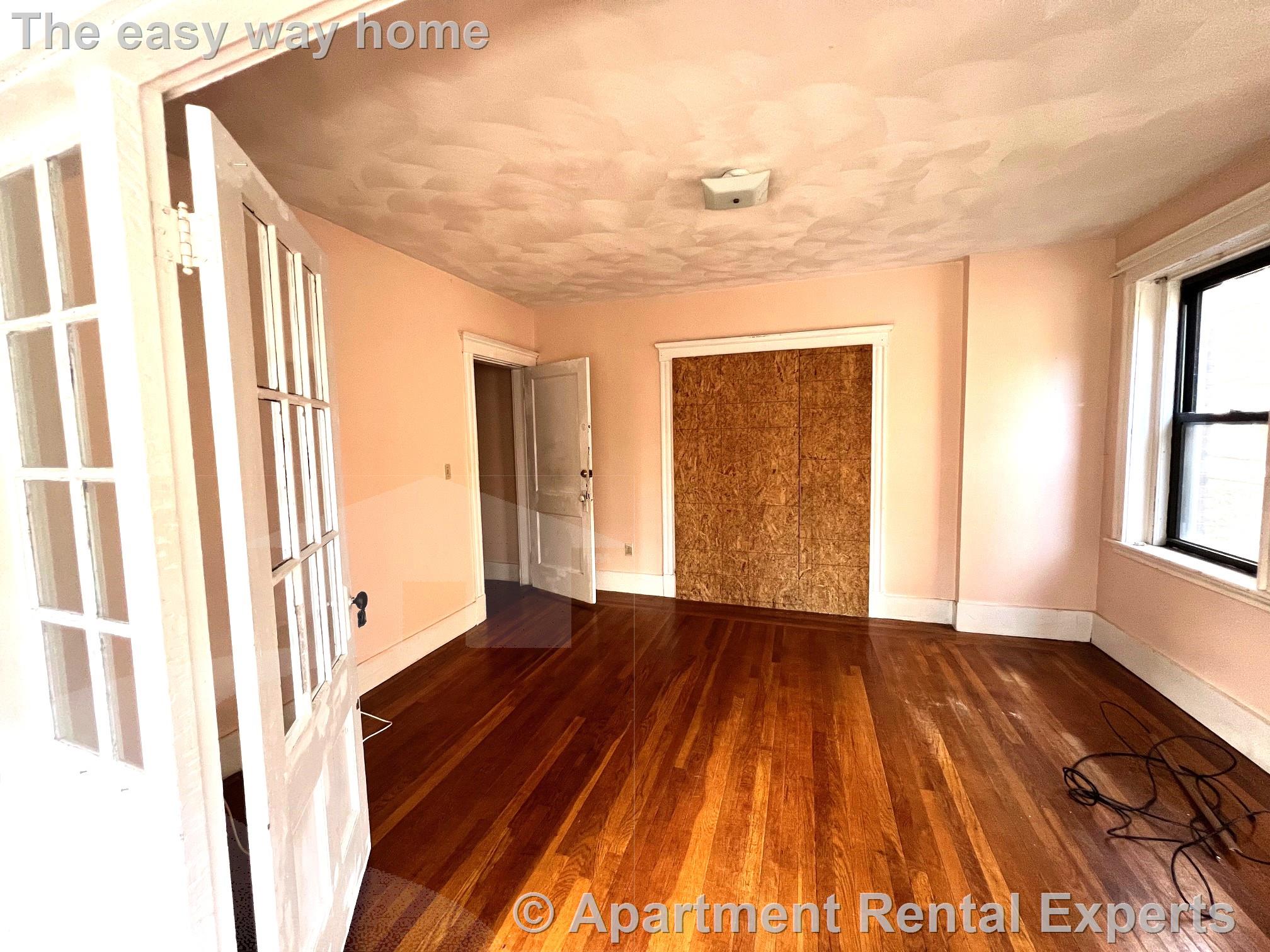 3 bed, 1 bath apartment for rent at 110 Central St Unit 1, Spring Hill — photo 3 of 11