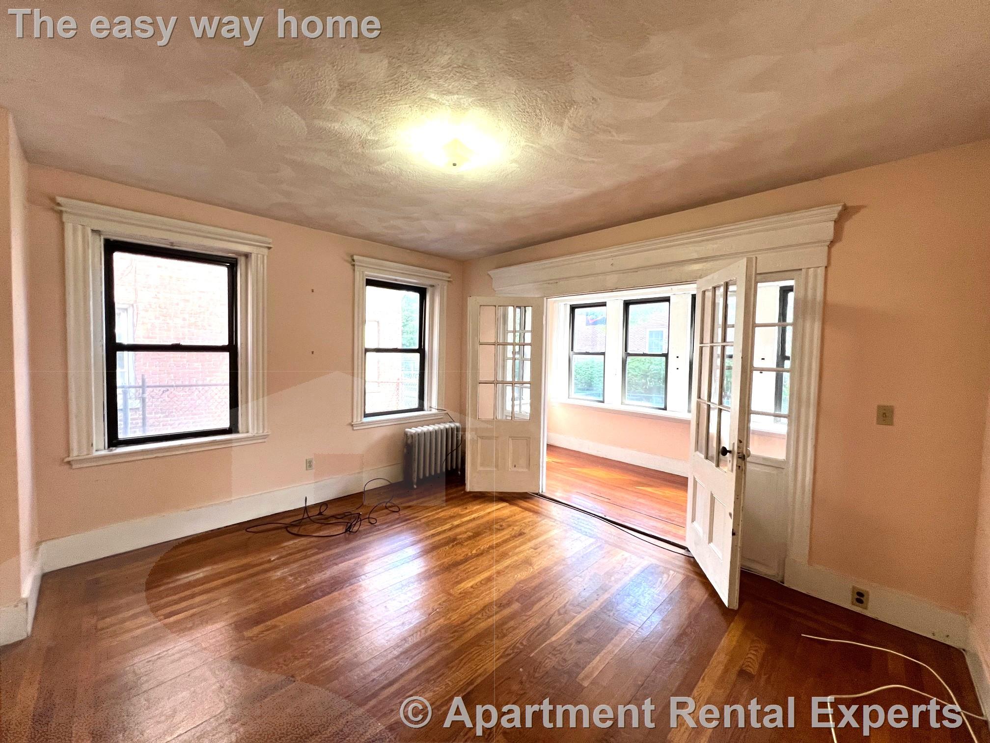 3 bed, 1 bath apartment for rent at 110 Central St Unit 1, Spring Hill — photo 2 of 11