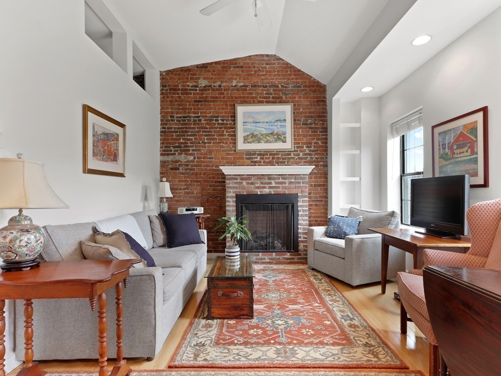 1 bed, 1 bath apartment for rent at 110 Charles St Unit 4, Beacon Hill — photo 5 of 18