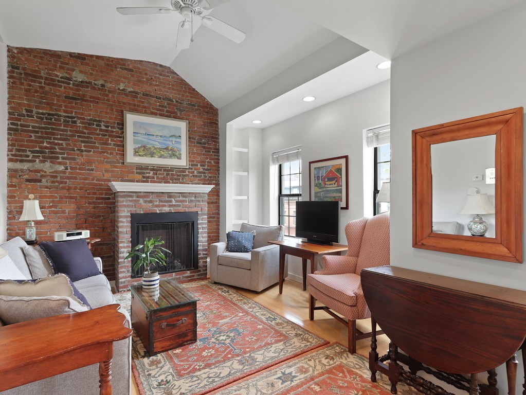 1 bed, 1 bath apartment for rent at 110 Charles St Unit 4, Beacon Hill