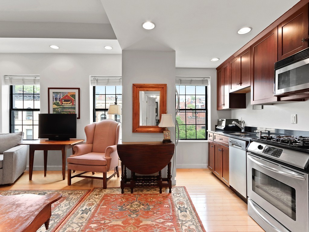 1 bed, 1 bath apartment for rent at 110 Charles St Unit 4, Beacon Hill — photo 3 of 18