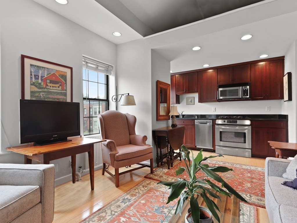 1 bed, 1 bath apartment for rent at 110 Charles St Unit 4, Beacon Hill — photo 2 of 18