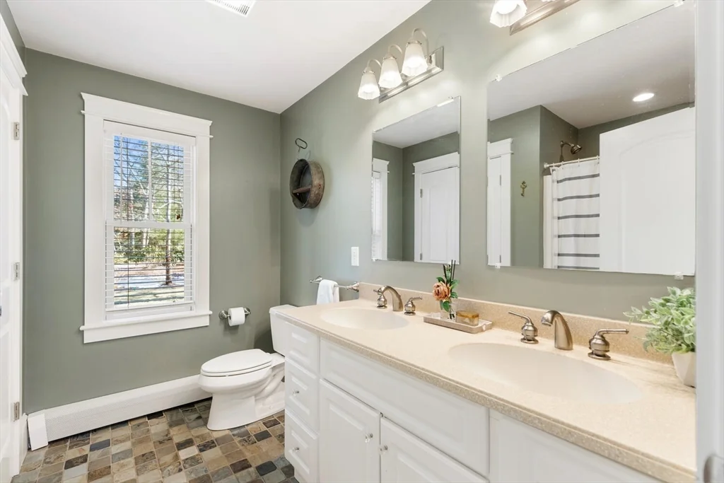 3 bed, 3 bath apartment for rent at 110 Clamshell Cove Rd, Cotuit — photo 10 of 30