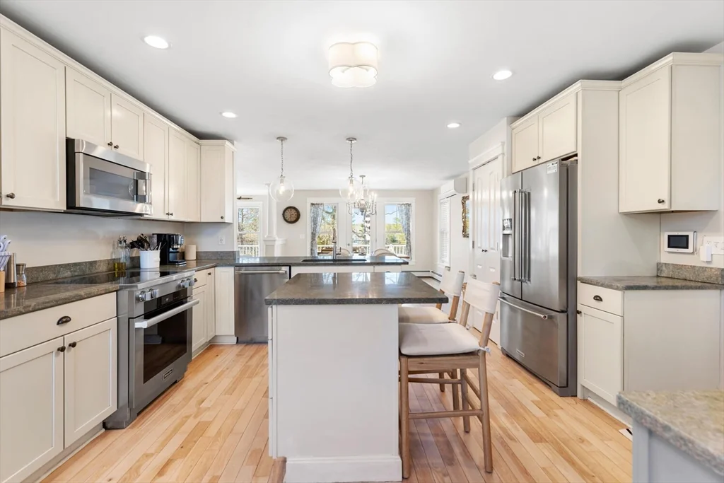 3 bed, 3 bath apartment for rent at 110 Clamshell Cove Rd Unit SF, Cotuit — photo 6 of 30
