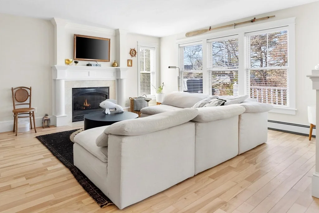 3 bed, 3 bath apartment for rent at 110 Clamshell Cove Rd Unit SF, Cotuit — photo 3 of 30