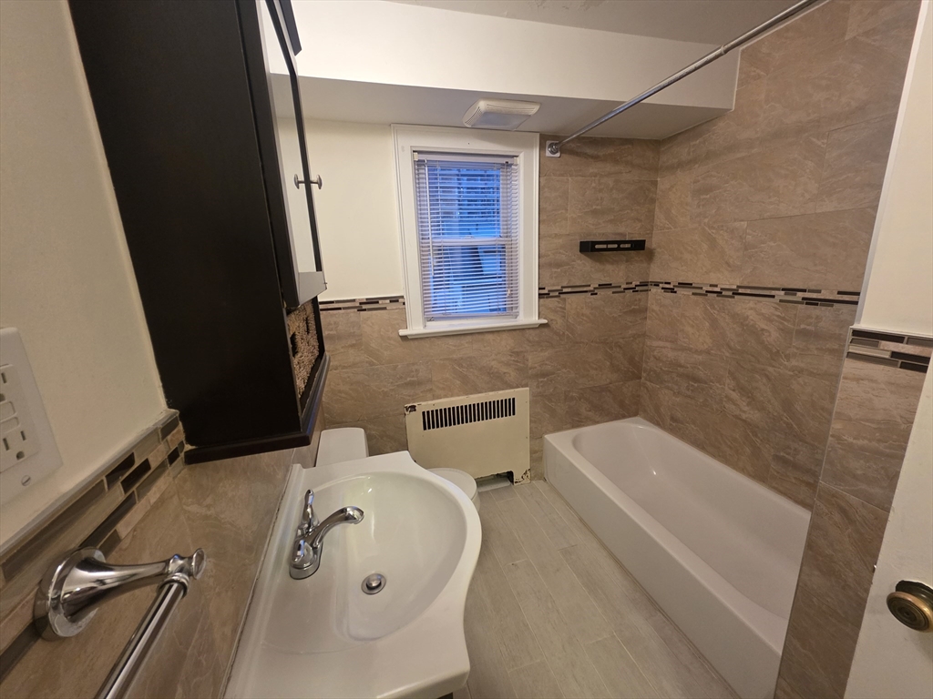 2 bed, 1 bath apartment for rent at 110 Clay St Unit 1, Wollaston — photo 4 of 9