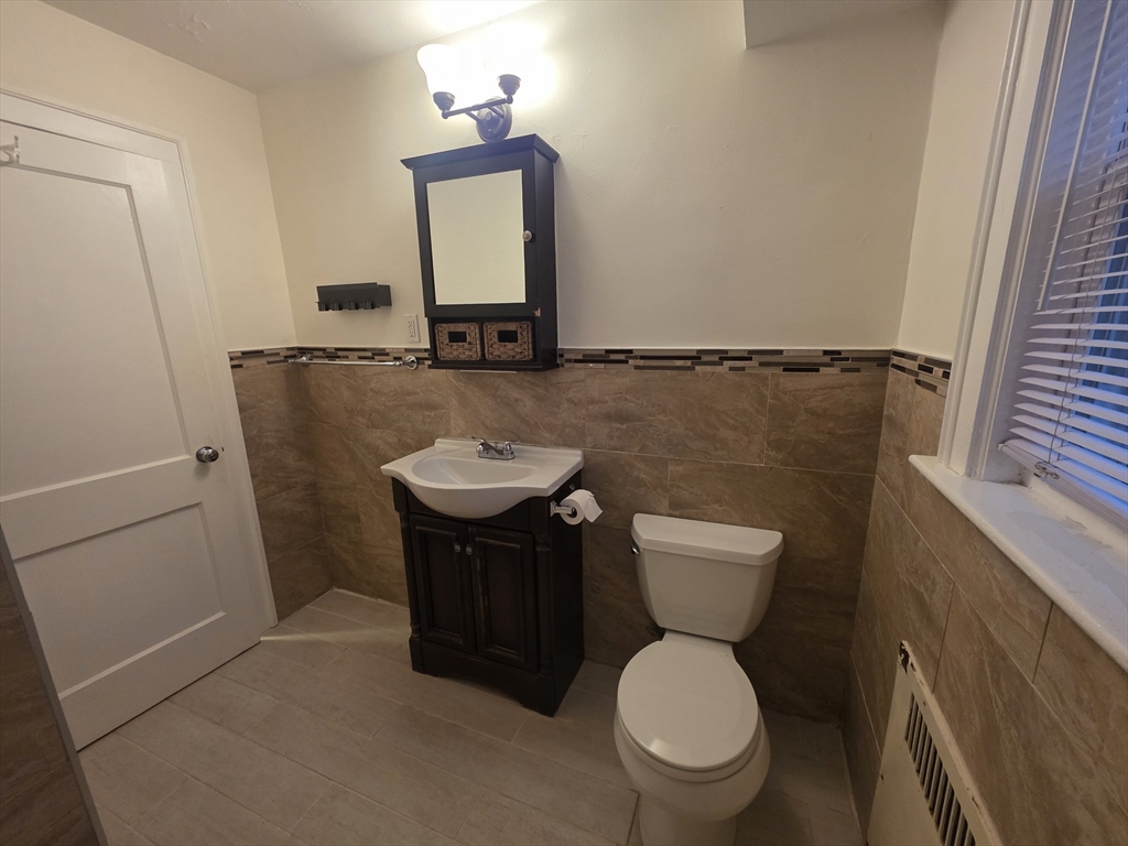 2 bed, 1 bath apartment for rent at 110 Clay St Unit 1, Wollaston — photo 5 of 9