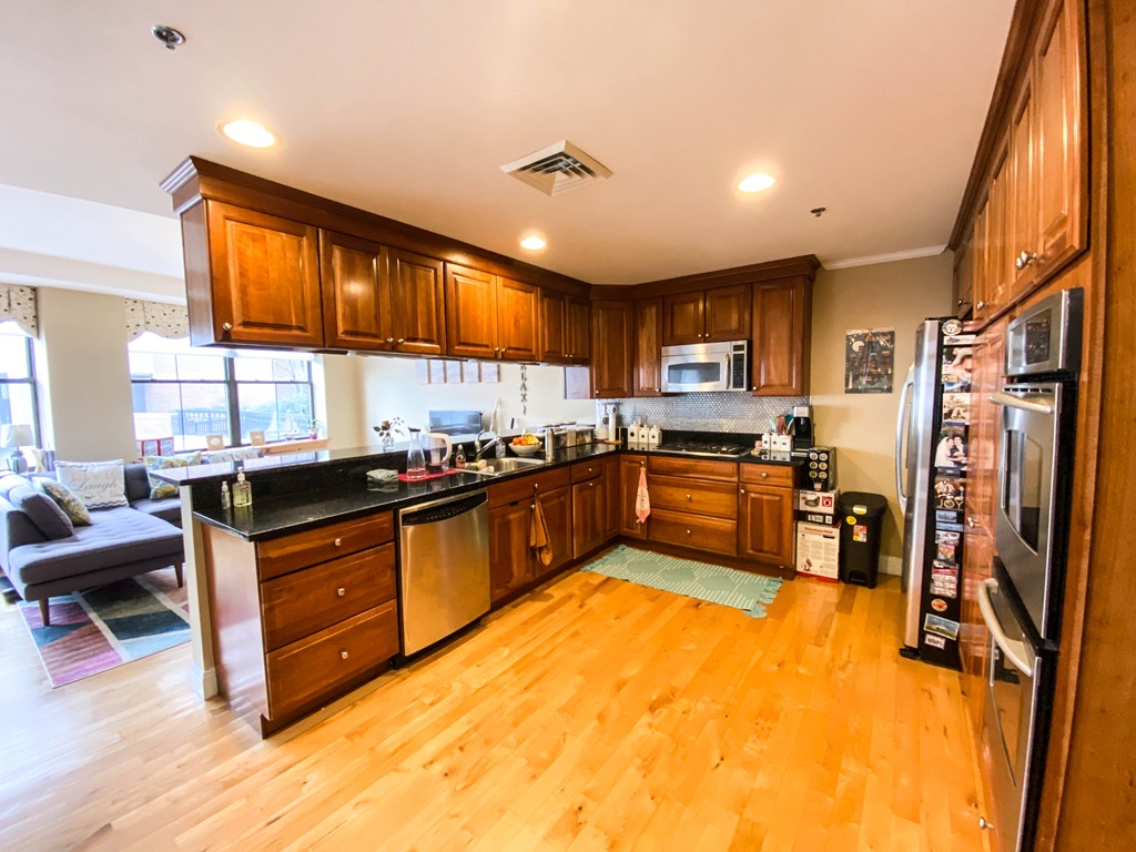 2 bed, 2 bath apartment for rent at 110 Cypress St Unit 108, Boylston Street — photo 4 of 23