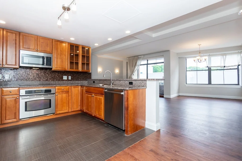 3 bed, 2 bath apartment for rent at 110 Cypress St Unit 212, Coolidge Corner — photo 5 of 21
