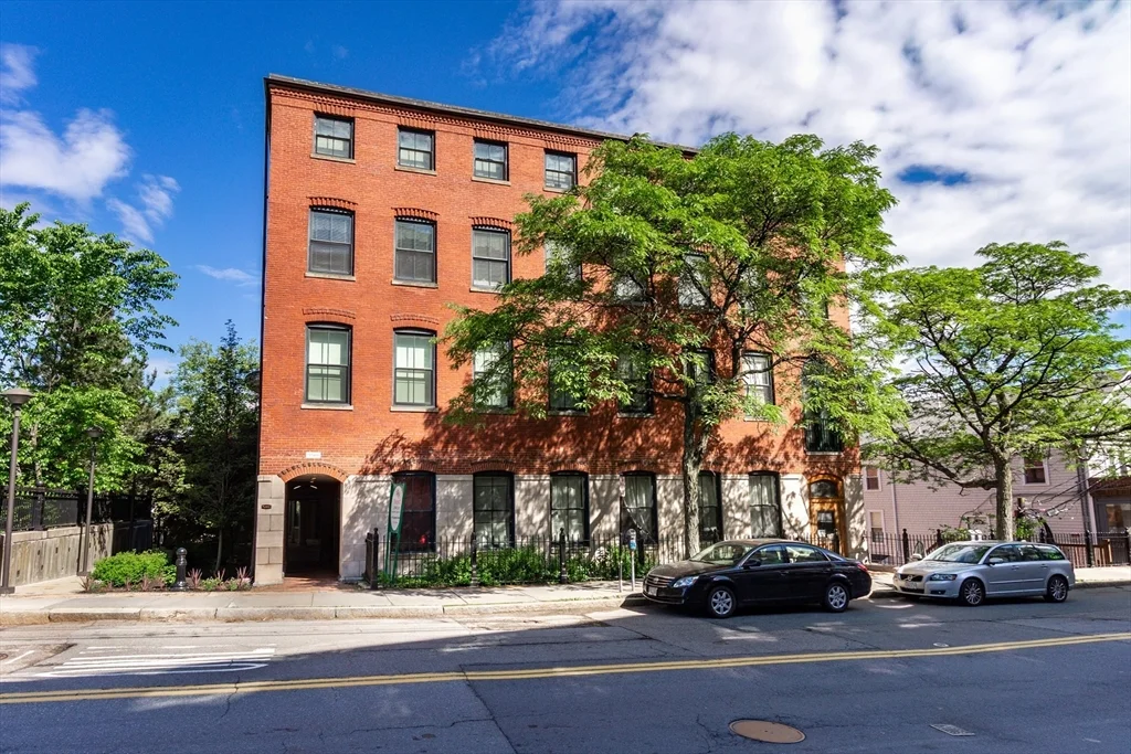 3 bed, 2 bath apartment for rent at 110 Cypress St Unit 212, Coolidge Corner — photo 2 of 21