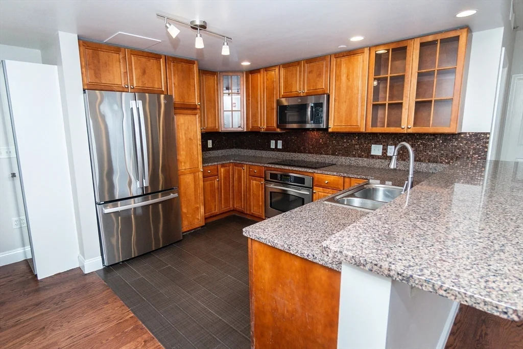 3 bed, 2 bath apartment for rent at 110 Cypress St Unit 212, Coolidge Corner — photo 6 of 21