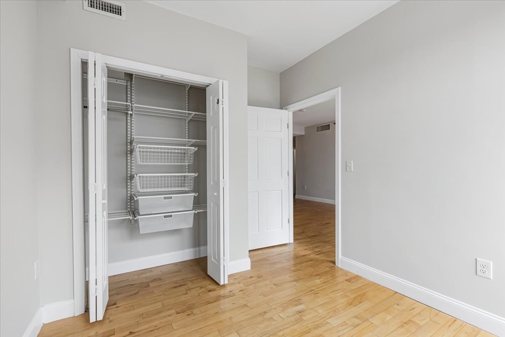 2 bed, 2 bath apartment for rent at 110 Cypress St Unit PH8, Brookline Village — photo 11 of 14