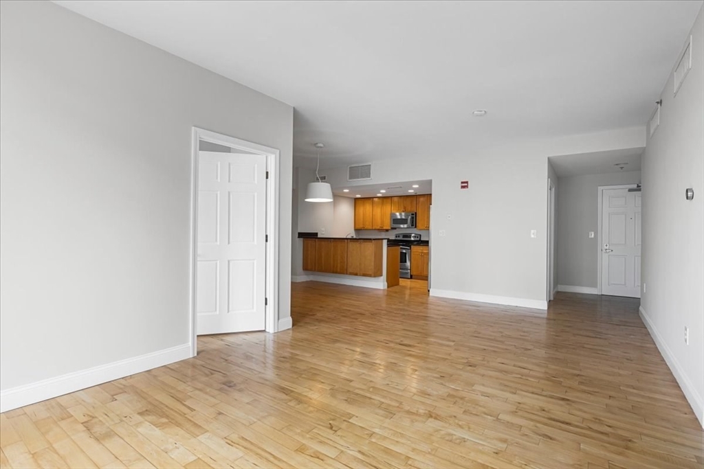 2 bed, 2 bath apartment for rent at 110 Cypress St Unit PH8, Brookline Village — photo 4 of 14