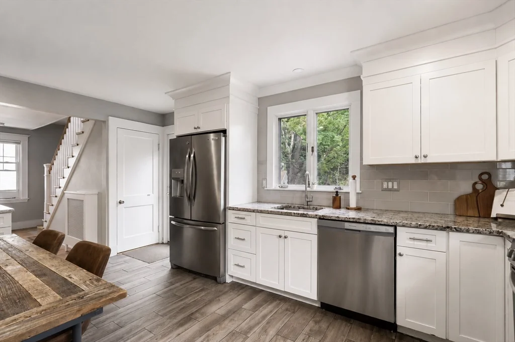 5 bed, 2 bath apartment for rent at 110 Dale St Unit -, Waltham — photo 4 of 26