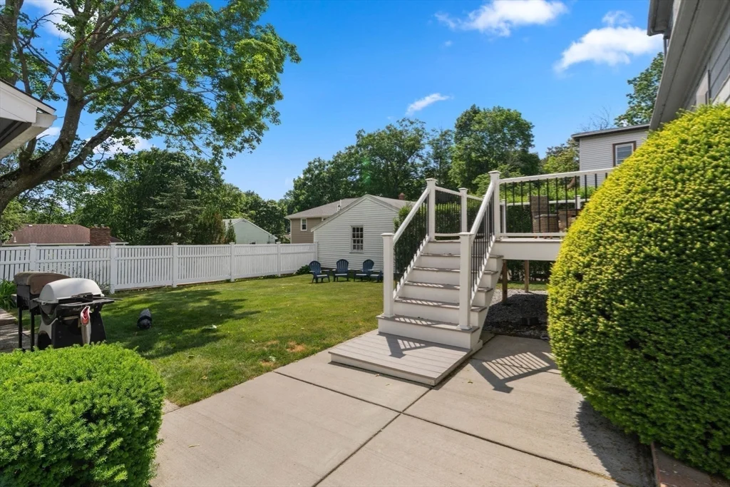 5 bed, 2 bath apartment for rent at 110 Dale St Unit -, Waltham — photo 18 of 26