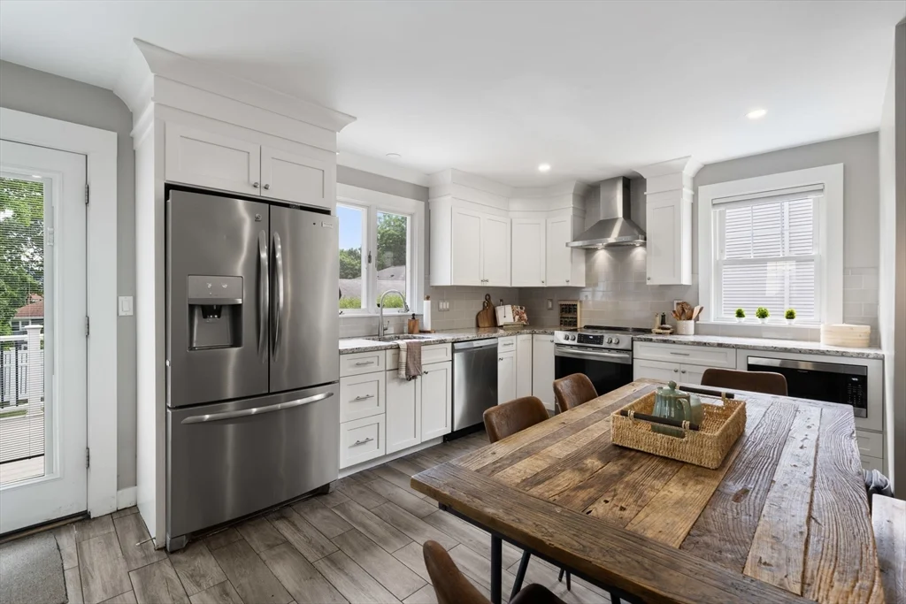 5 bed, 2 bath apartment for rent at 110 Dale St Unit -, Waltham — photo 1 of 26