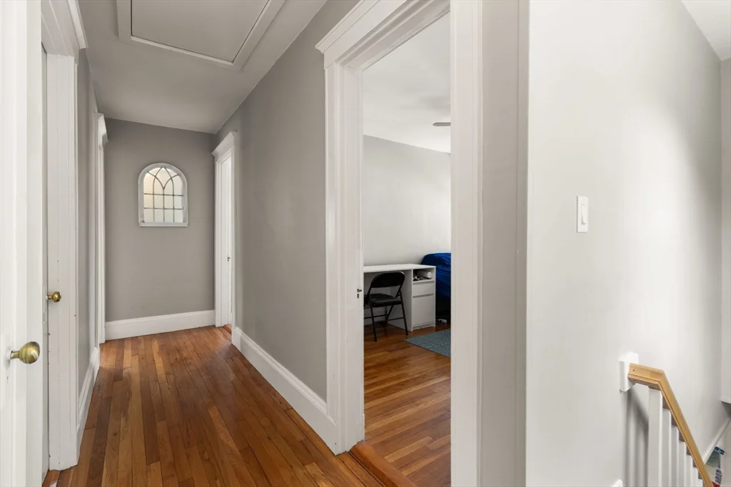 5 bed, 2 bath apartment for rent at 110 Dale St Unit -, Waltham — photo 11 of 26