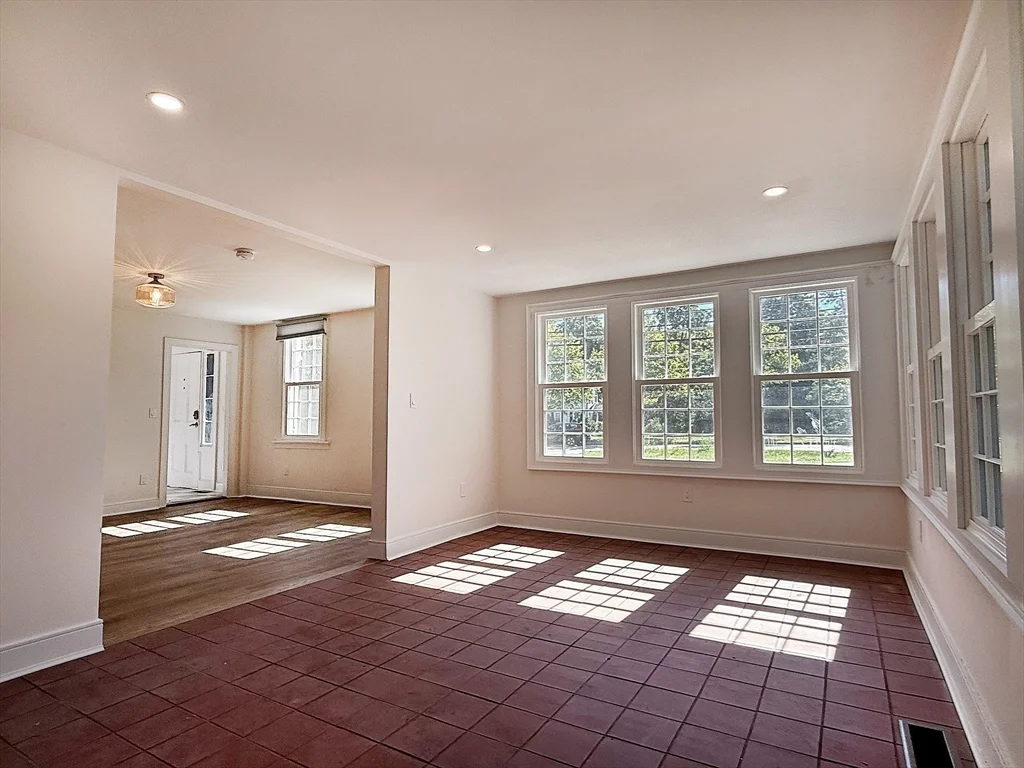 4 bed, 3 bath apartment for rent at 110 Edgell Rd Unit 110, Framingham — photo 7 of 40