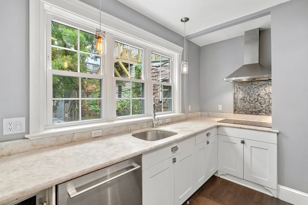 3 bed, 2 bath apartment for rent at 110 Elm St Unit 2, Charlestown — photo 8 of 21